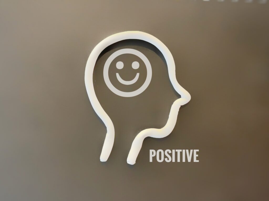 前向きな言葉が脳に与える影響を示す脳科学イメージ図